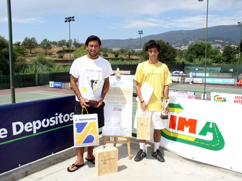 Vasco Antunes ( esquerda) e Diogo Mota ( direita) foram os grandes vencedores do torneio
