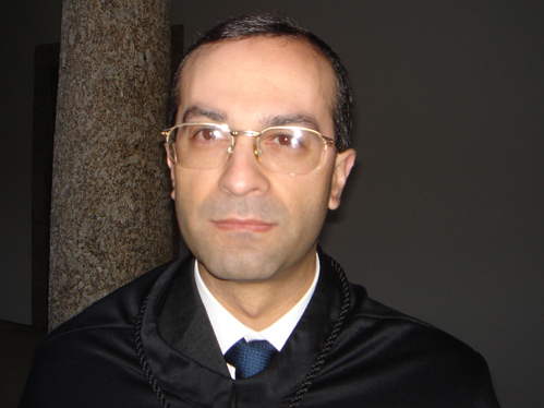 Jorge Gama  o autor da tese de doutoramento Teorema limite e desigualdade exponencial na estimao de densidades usando onduletas