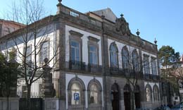 Fachada da Faculdade de Belas Artes do Porto