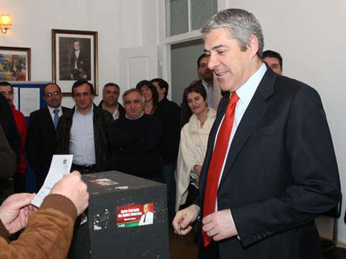 Jos Scrates votou na sede do PS Covilh (Foto retirada de http://pscovilha.com.sapo.pt/index.htm)