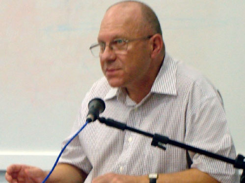 Prof. Jean Martin Rabot proferiu palestra sobre as monstruosidades nos media em Santa Maria, RS, Brasil.