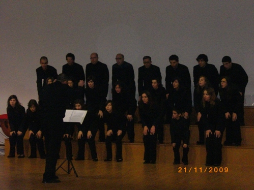 A coreografia foi um ponto de destaque na actuao do coro.