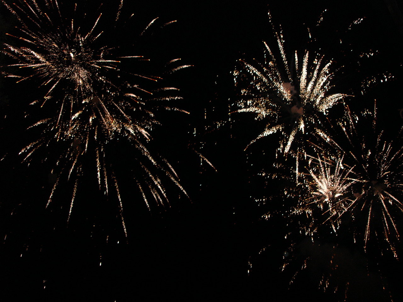 Fogo-de-artificio iluminou a entrada no novo ano em Amarante 