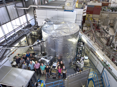 A equipa de investigadores nas instalações do CERN (foto retirada de: http://cloud.web.cern.ch/cloud/)