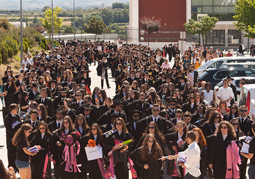 Cerca de 800 finalistas de 29 cursos da UBI encheram de cor o recinto do Complexo Desportivo da Covilhã