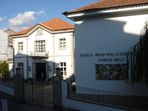 Escola Campos Melo no qual funciona um Centro de Novas Oportunidades