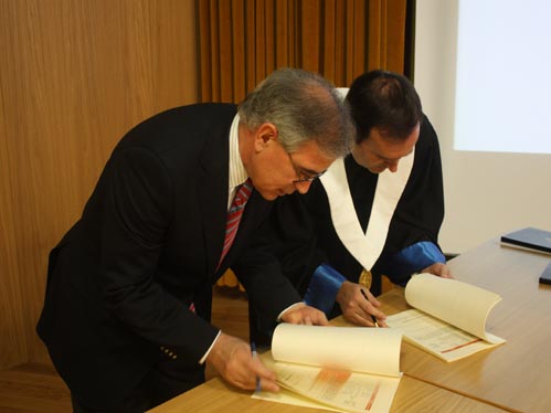 João Queiroz e Ferreira de Oliveira assinam o protocolo de cooperação
