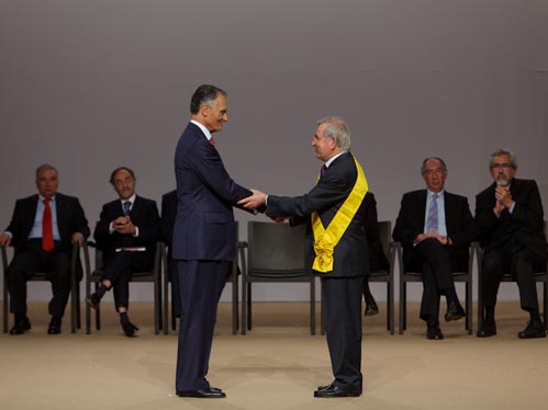 O antigo reitor recebeu de Cavaco Silva a distinção (Foto da Presidência da República)