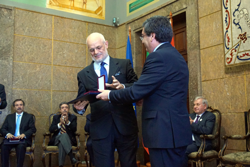 António Fidalgo recebeu a Medalha de Mérito Municipal das mãos de Vítor Pereira