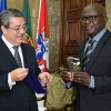 Vítor Pereira ladeado pelo ministro guineense 
